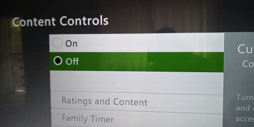 XBOX 360  CONSOLE WITH 2 CONTROLLERS AND 10 GAMES