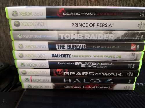 XBOX 360  CONSOLE WITH 2 CONTROLLERS AND 10 GAMES