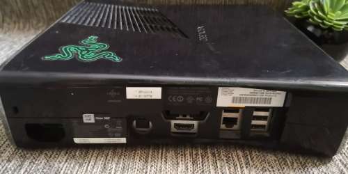 XBOX 360  CONSOLE WITH 2 CONTROLLERS AND 10 GAMES