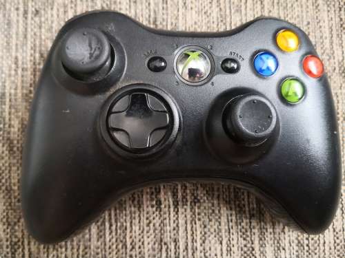 XBOX 360  CONSOLE WITH 7 GAMES