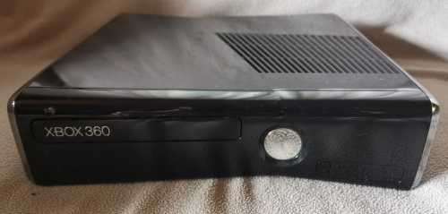 XBOX 360 Slim Console only (parental code lock!)