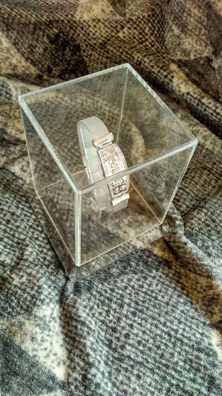 Poker Bracelet in clear perspex display case