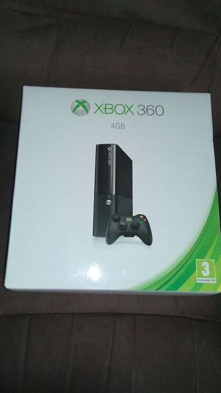 XBOX 360 4GB STINGRAY CONSOLE WITH 1 CONTROLLER-IN THE BOX LIKE NEW!