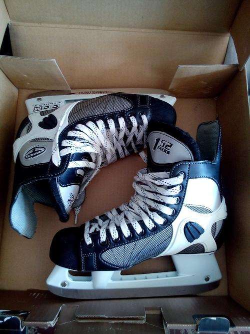 CCM PROLITE 3 152 TACKS ICE SKATES - LIKE NEW!