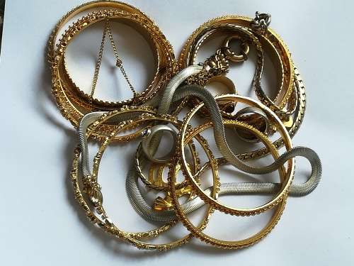 Various Jewellery pieces from Deceased Estate for auction. Ending soon.