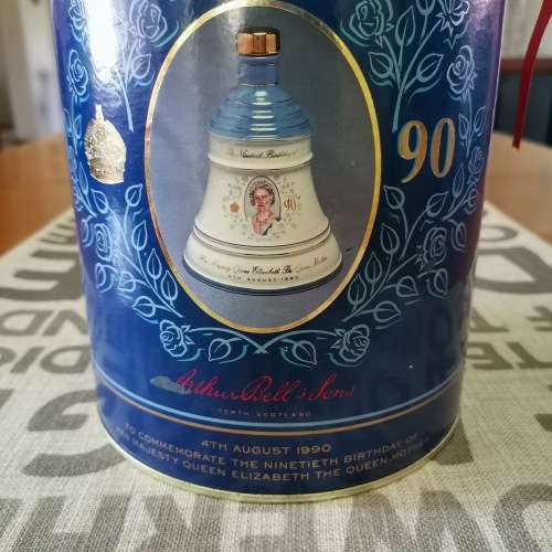 Old Bells Whisky!! Still sealed!! 22ct Gold!! 90th Birthday Decanter!!