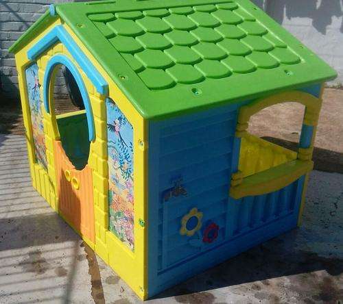 Plastic kiddies house