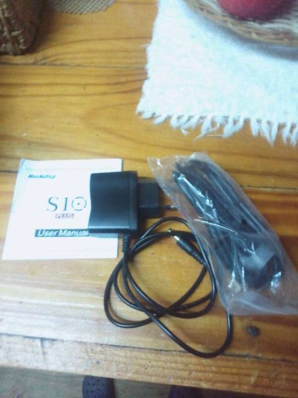 S 10 Android Tv Box with wireless charging pad