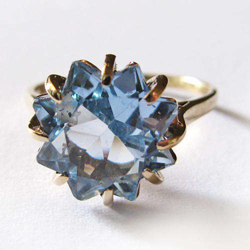9ct Gold Aquamarine Ladies Dress Ring
