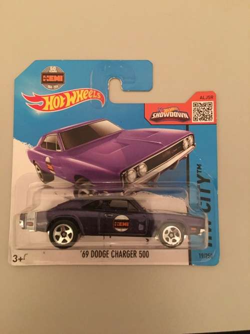Hot Wheels '69 Dodge Charger 500 - 2015 on card