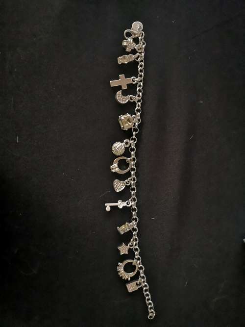 Absolutely stunning Chunky Silver (925) Charm Bracelet