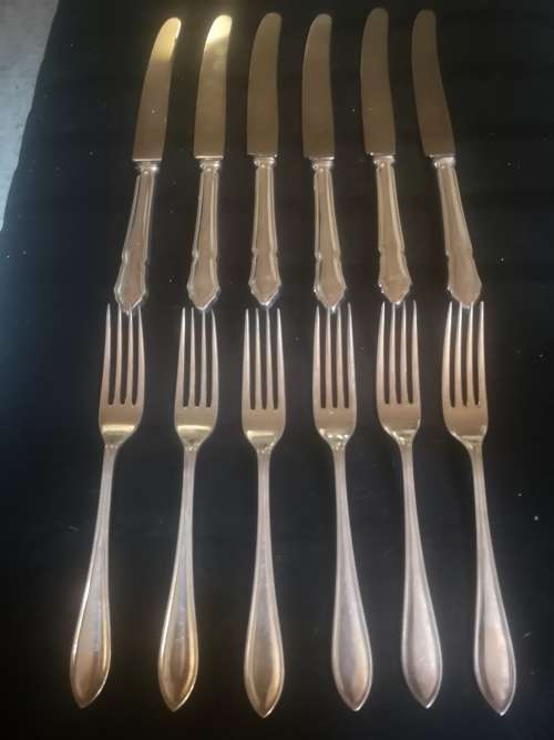 Set of 6 Sheffield knifes and forks in great condition