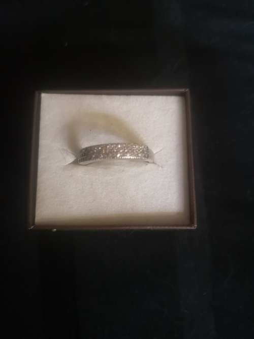 Stunning sterling silver ring with small Diamante stones