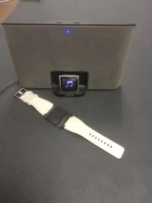 Apple iPod touch nano 6th Generation (8GB) (SILVER) MC525