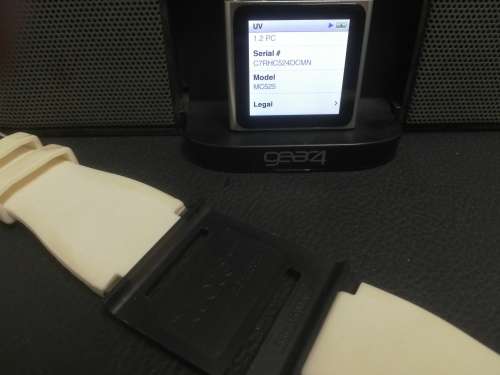 Apple iPod touch nano 6th Generation (8GB) (SILVER) MC525