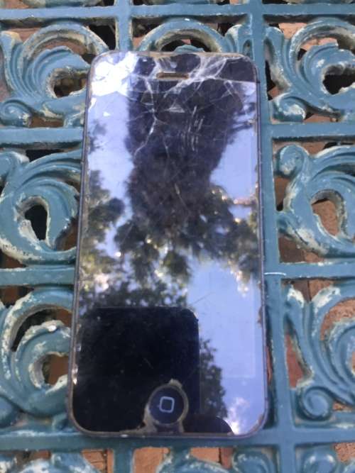 Damaged iPhone 5 32gb for spares like buttons and such