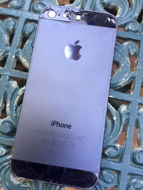 Damaged iPhone 5 32gb for spares like buttons and such