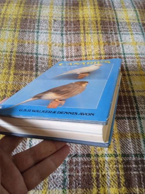 Coloured, type & song canaries. A complete guide. By G.B. R. Walker & Dennis Avon