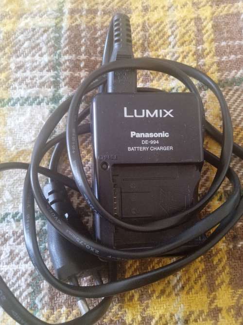 Panasonic DMC-FZ7 Lumix digital camera (it works but it's just missing the battery)