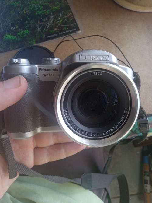Panasonic DMC-FZ7 Lumix digital camera (it works but it's just missing the battery)