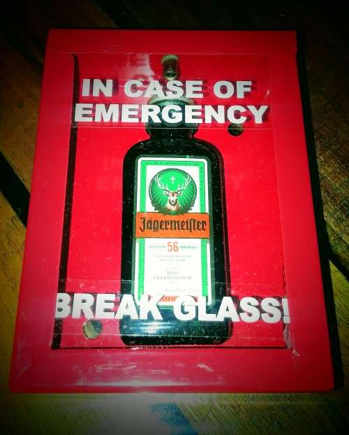 Brake Glass in case of emergency ( 115mm x 85mm x 25mm ) boxes "Jagermeister"