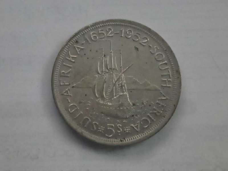 DISCOUNT!!! Union 1952 Five Shilling ERROR - Struck off-center
