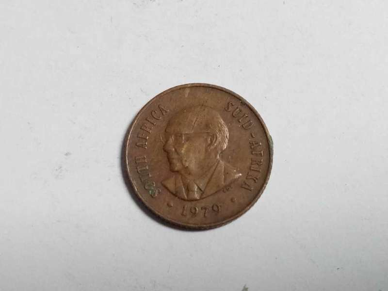 **R1 Auction** RSA 1979 Two Cent (Gold Line)