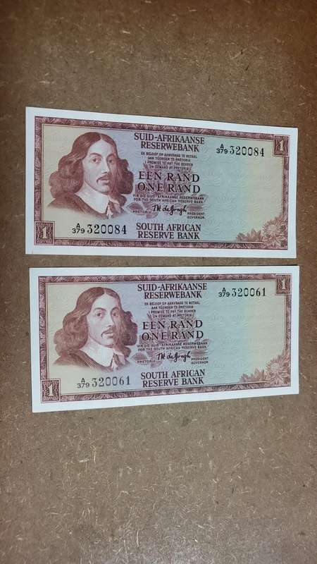 2x RSA 1 Rand late 1960's(TW de Jongh 1st Issue) - aUNC condition