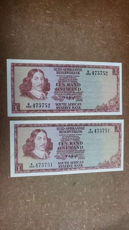 Pair of RSA 1 Rand 1975(TW de Jongh 3rd Issue) - UNC condition