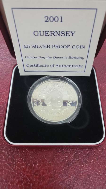 Guernsey 2001 Queen`s Birthday Five Pounds Proof