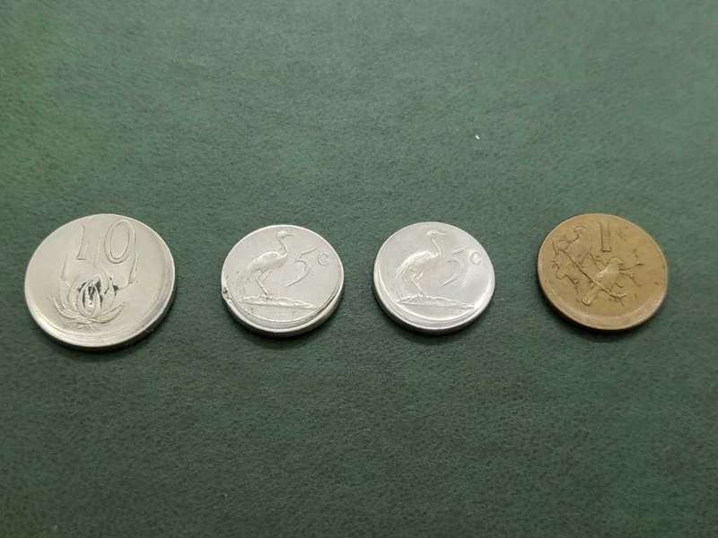 **R1 Auction** 4x SA Error coins - Misstrike
