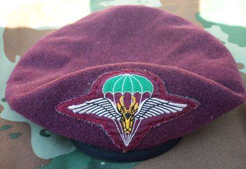 Special Forces - 1 Parachute Battalion Beret and Beret Badge - ORIGINAL !!