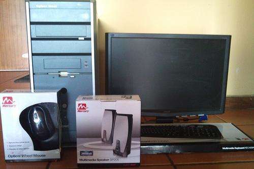 Pentium 4 2.4GHz, 1GB RAM, 80GB + Acer 19" LCD