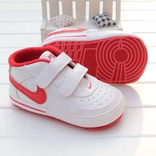 Baby shoes NIKE RED BOOTIES Size 1