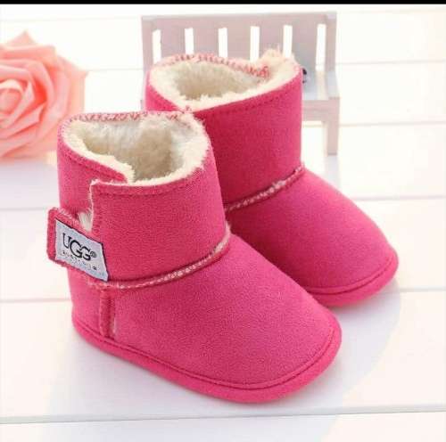 BABY SHOES /BOOTS UGGS!  ** branded infants booties* SIZE 2*