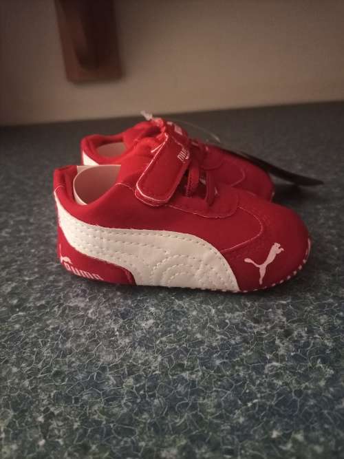 Red pumas size 3 top