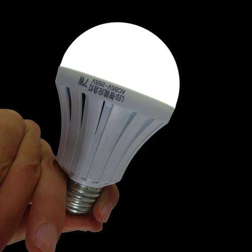 LED BULB E27 7WATT rechargeable