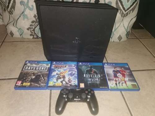 Playstation 4 Pro with games