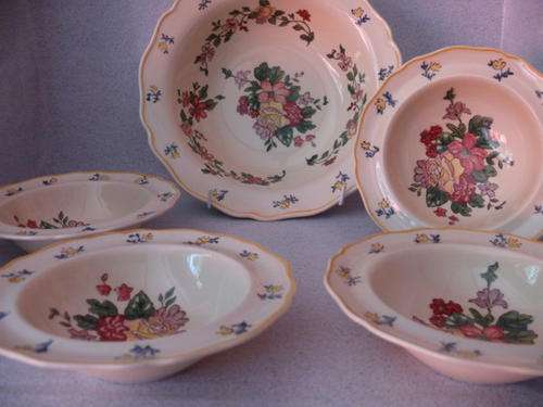 Set of 5 Royal Doulton Fruit Bowls  - VERY RARE! - and in great condition