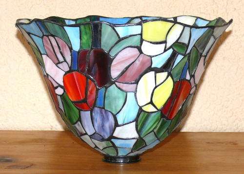 BEAUTIFUL TIFFANY STYLE LAMP SHADE - GREAT CONDITION!