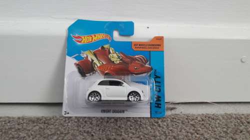 2014 Hotwheels Fiat 500 on Knight Draggin Card