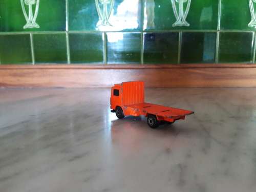 1/100 Matchbox Volvo Truck