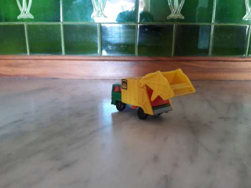 1/100 Matchbox Superfast (No. 36) Refuse Truck (c. 1979)