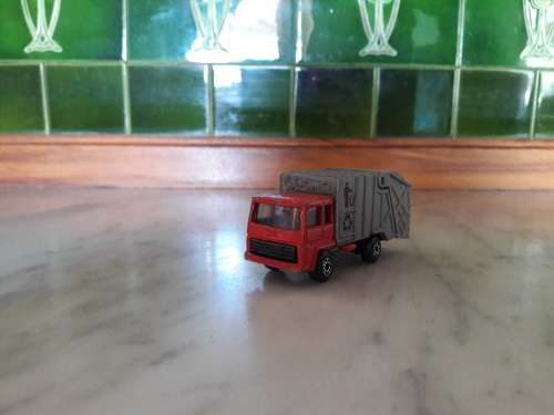 1/100 Matchbox Superfast (No. 36) Refuse Truck (c. 1979)