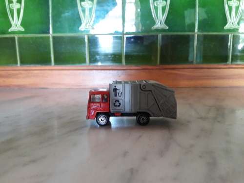 1/100 Matchbox Superfast (No. 36) Refuse Truck (c. 1979)