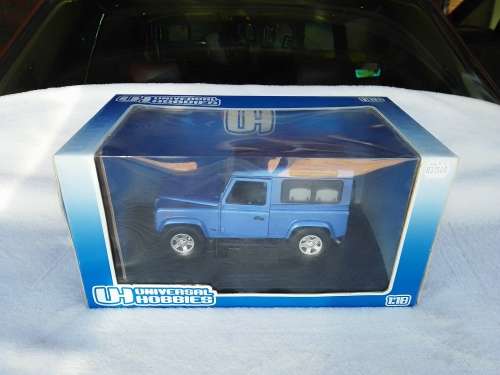 Universal Hobbies 1/18 Land Rover Defender 90