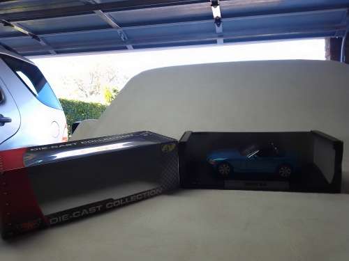 1/18 MotorMax BMW Z4