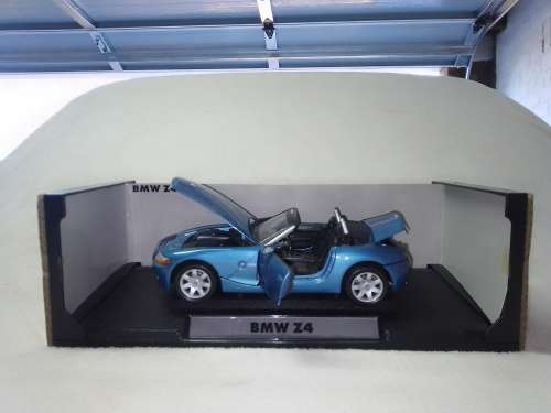 1/18 MotorMax BMW Z4