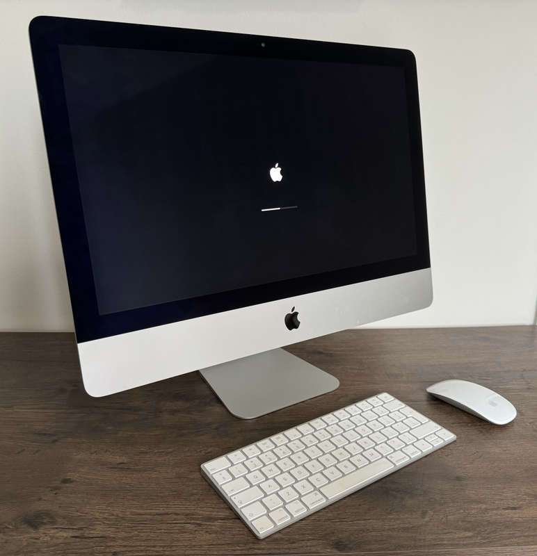 Apple iMac Desktop | 21.5` 4K Retina Screen | Intel i7 3.6 Ghz CPU | Mouse and Keyboard Included