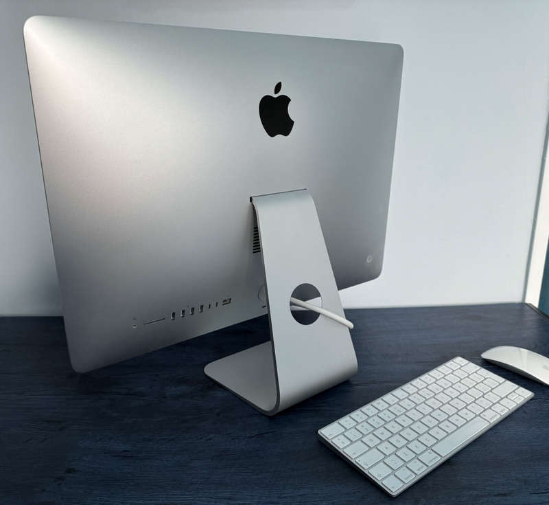 Apple iMac Desktop | 21.5` 4K Retina Screen | Intel i7 3.6 Ghz CPU | Mouse and Keyboard Included